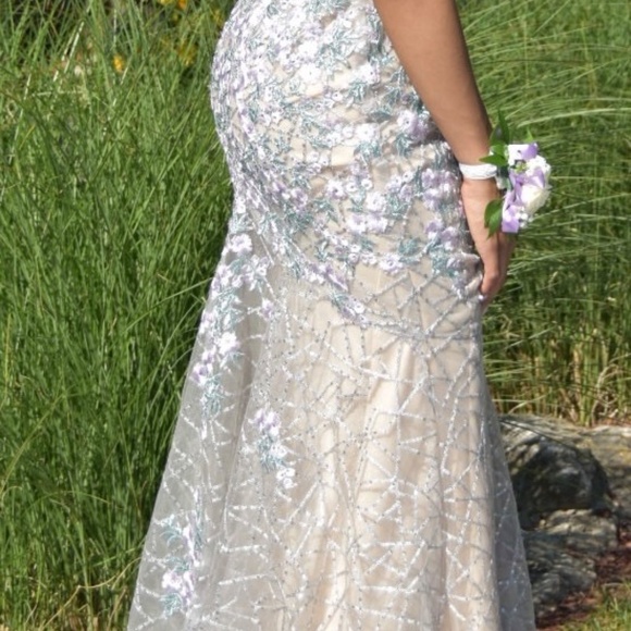 Evening Gown - Picture 7 of 8